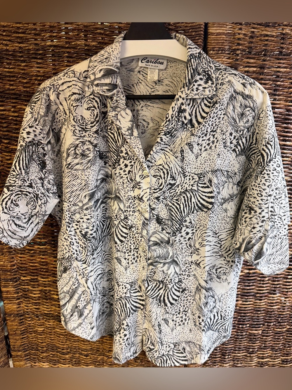 Caribou-Vintage, Women’s Blk & White Animal Print Short Sleeve Shirt-Size:14